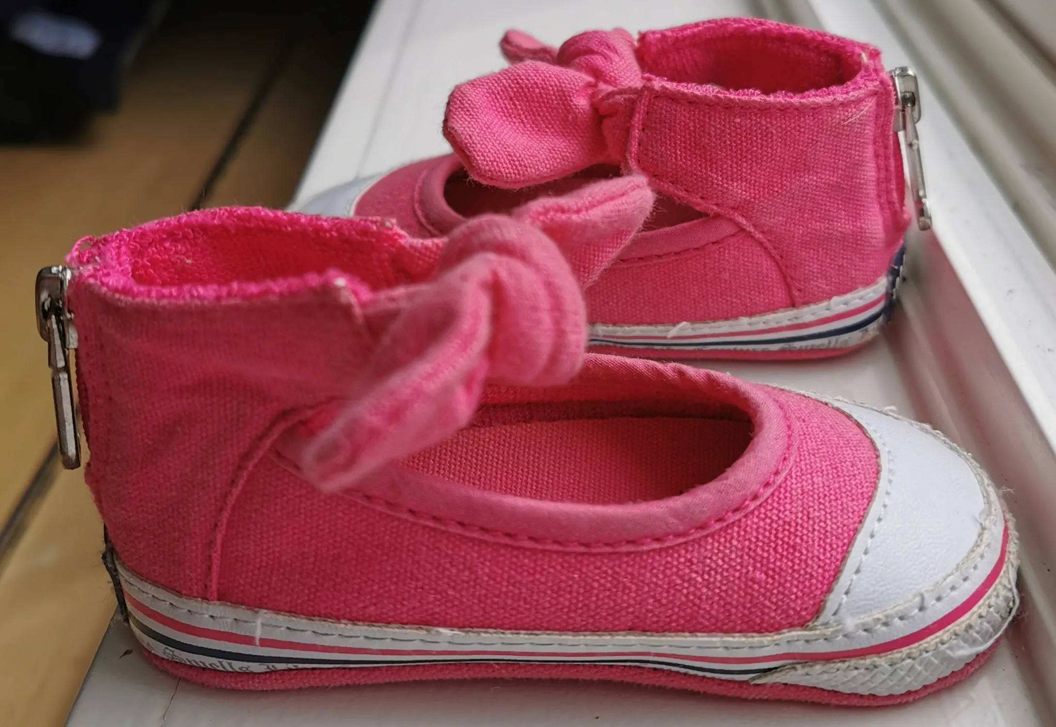 BABY GIRL SIZE 6/12 MONTHS - JUICY COUTURE Ballet Crib Shoes VGUC B2