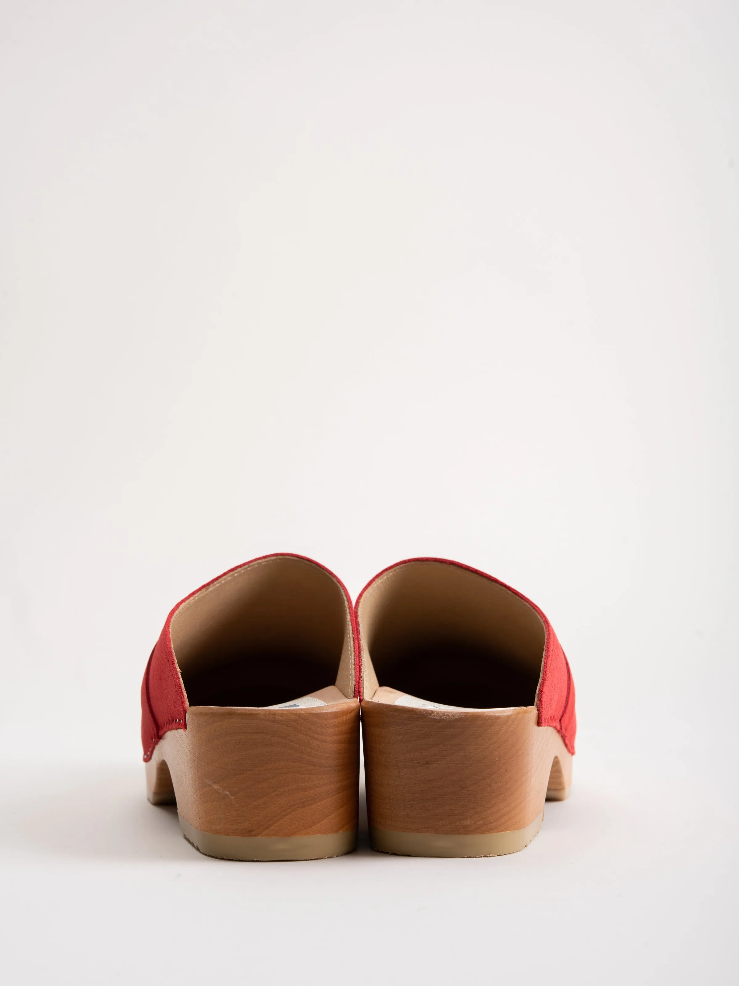 berkeley clog - suede red