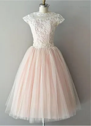 Chic Lace Bateau Neckline Short Sheath Homecoming Dress