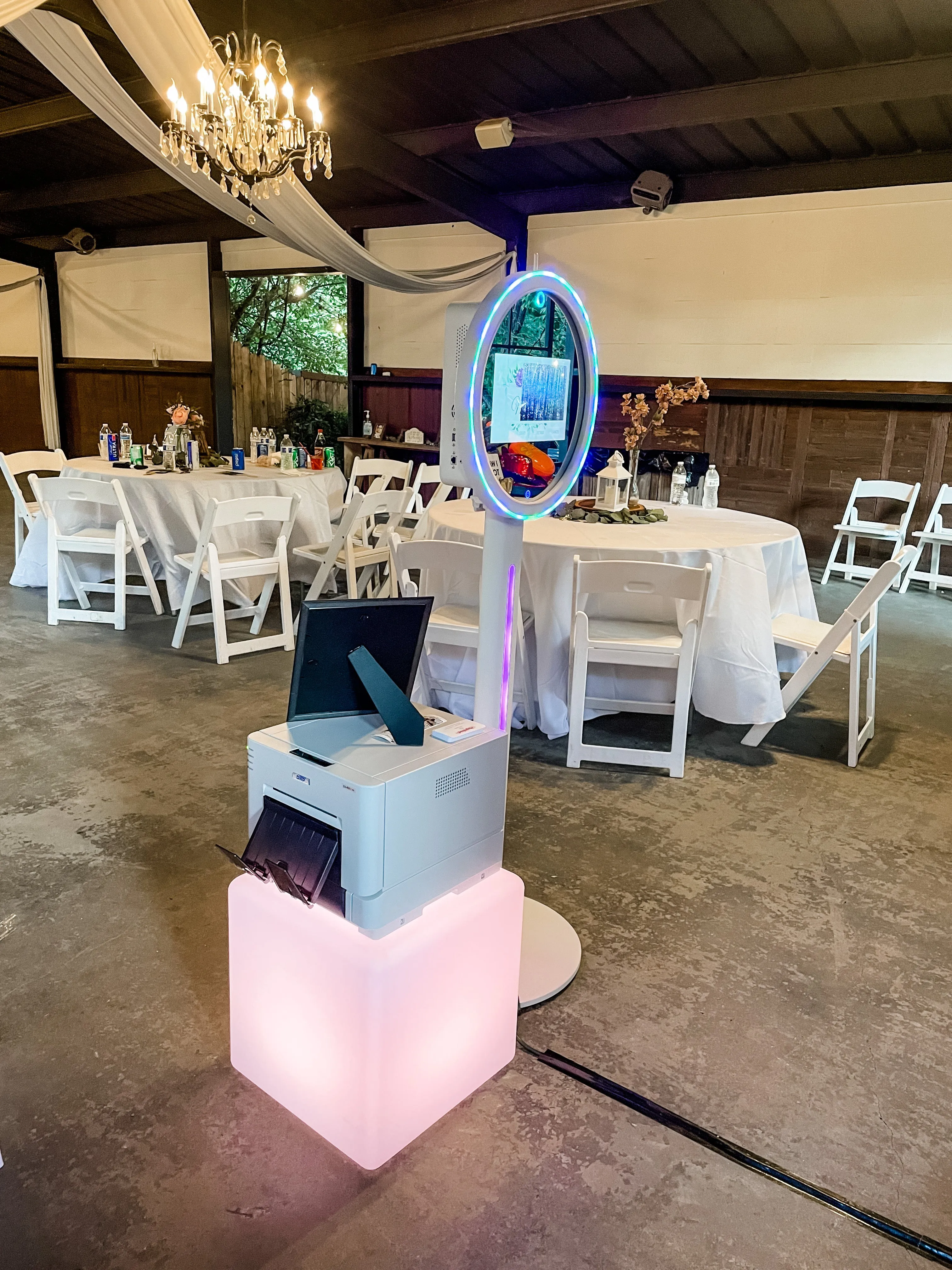 Cloee Photo Booth | Best Ring Light Photo Booth