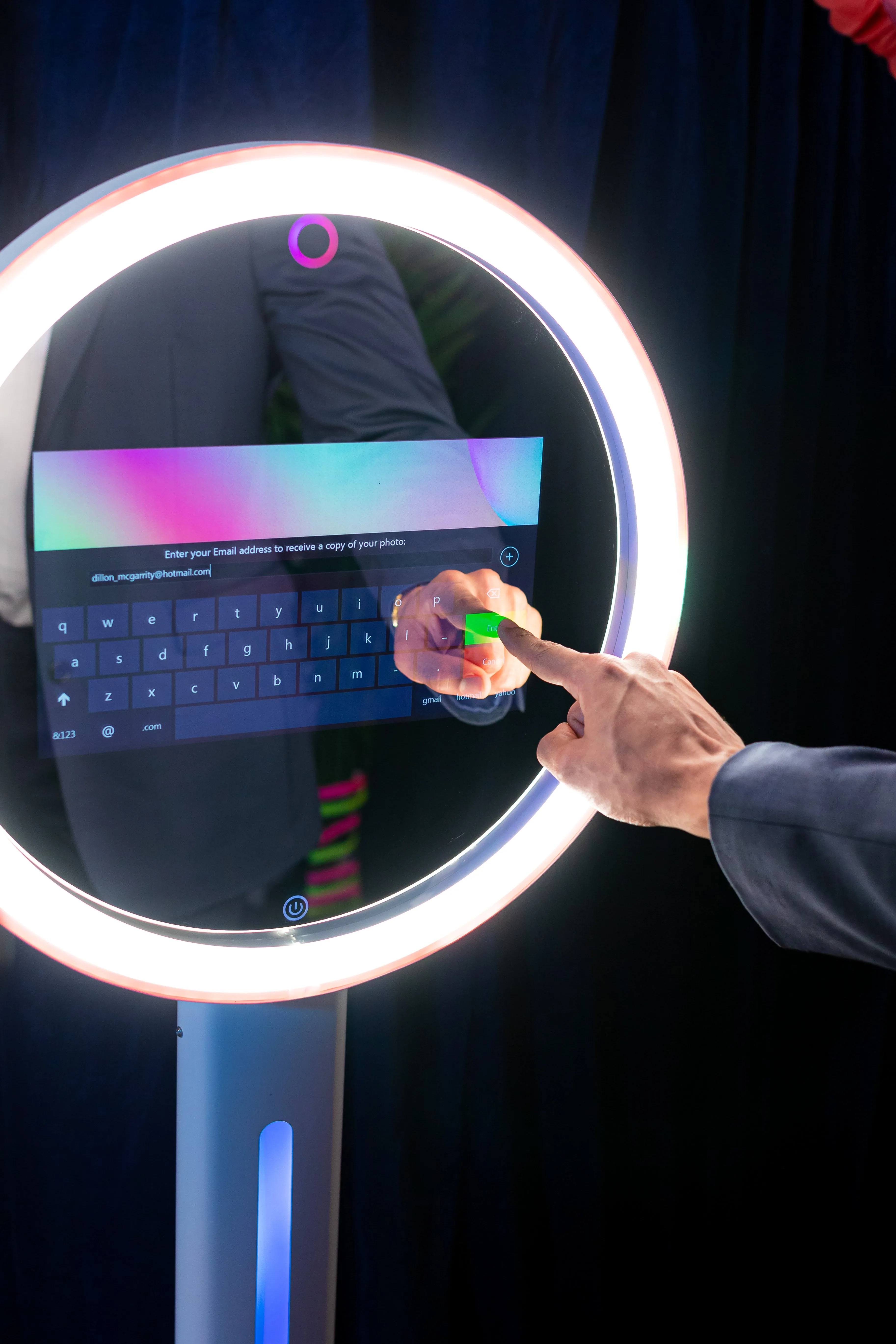 Cloee Photo Booth | Best Ring Light Photo Booth
