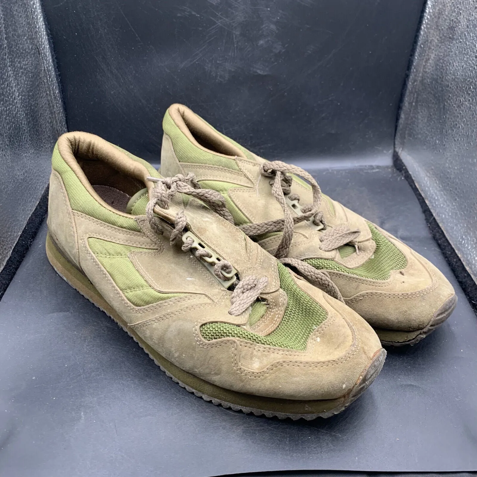 Genuine British Army Green PT Running Shoes Gym Trainers - Size UK 8 - EU 42