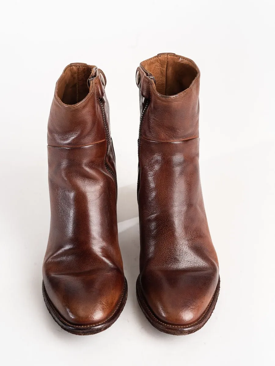 sarah boot