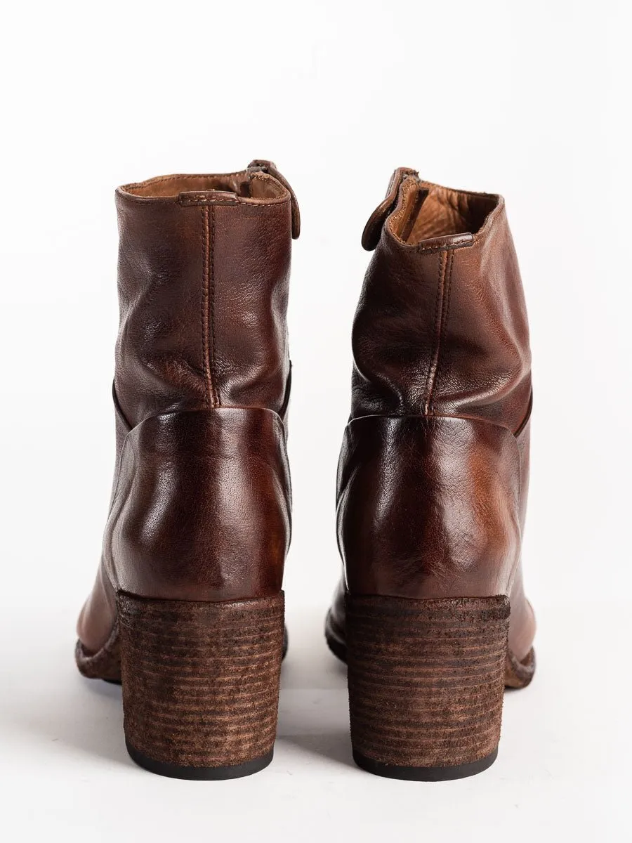 sarah boot