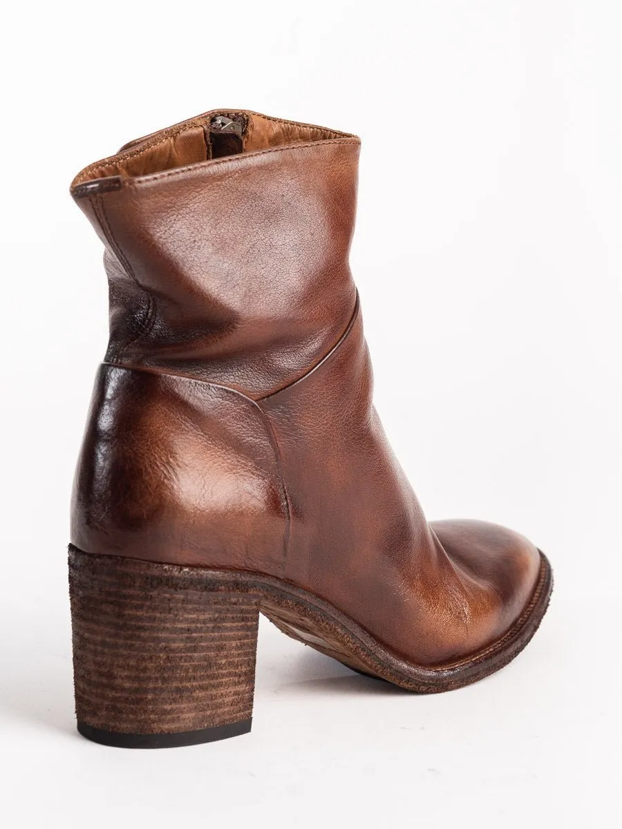 sarah boot