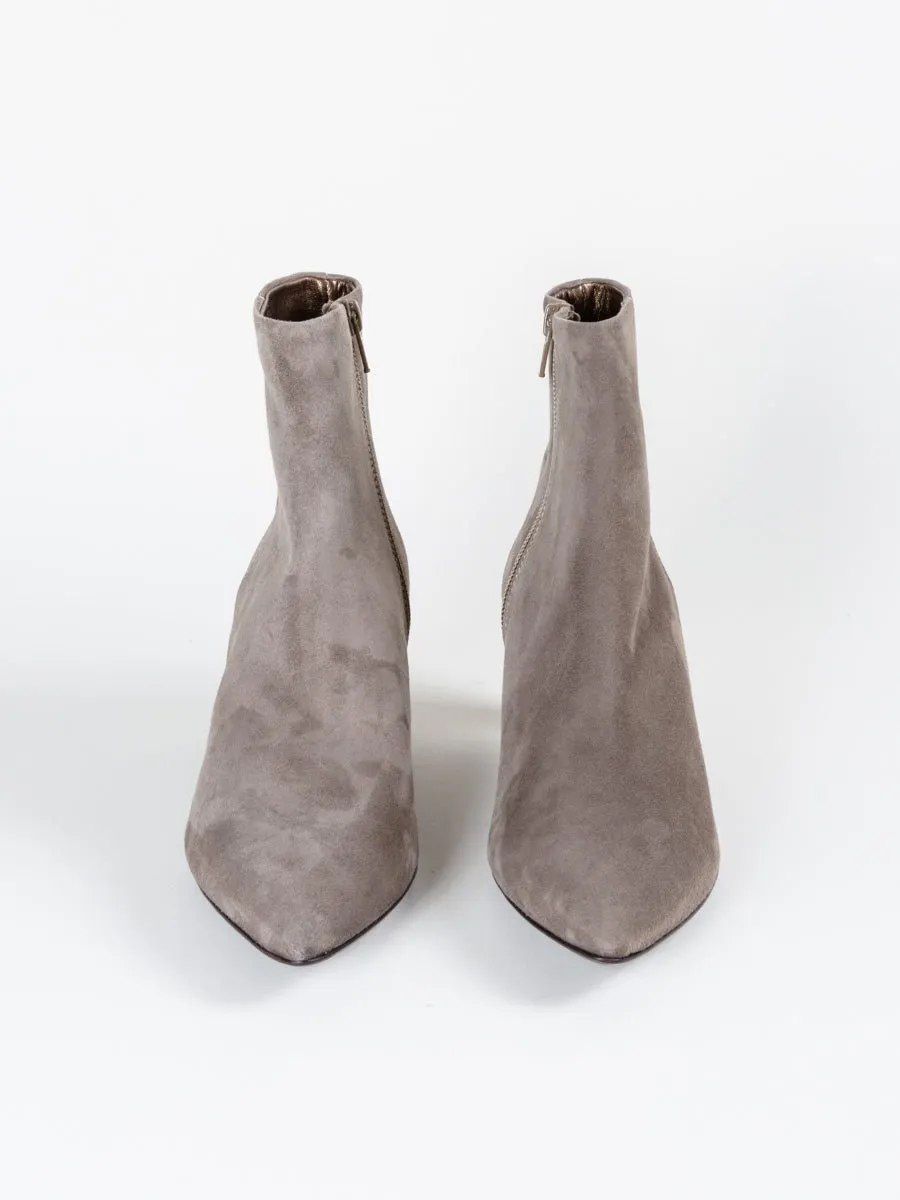 velour lowboot