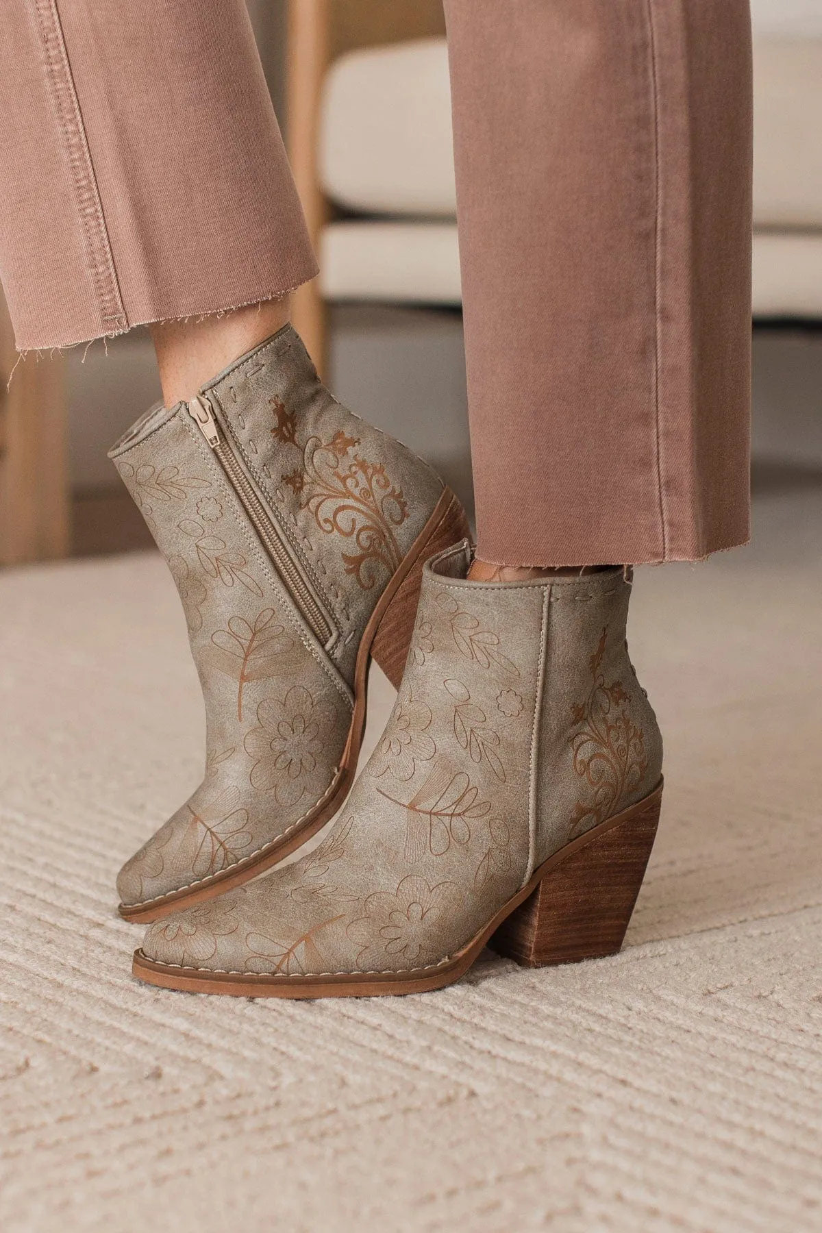 Very G Sophia Boots- Cream