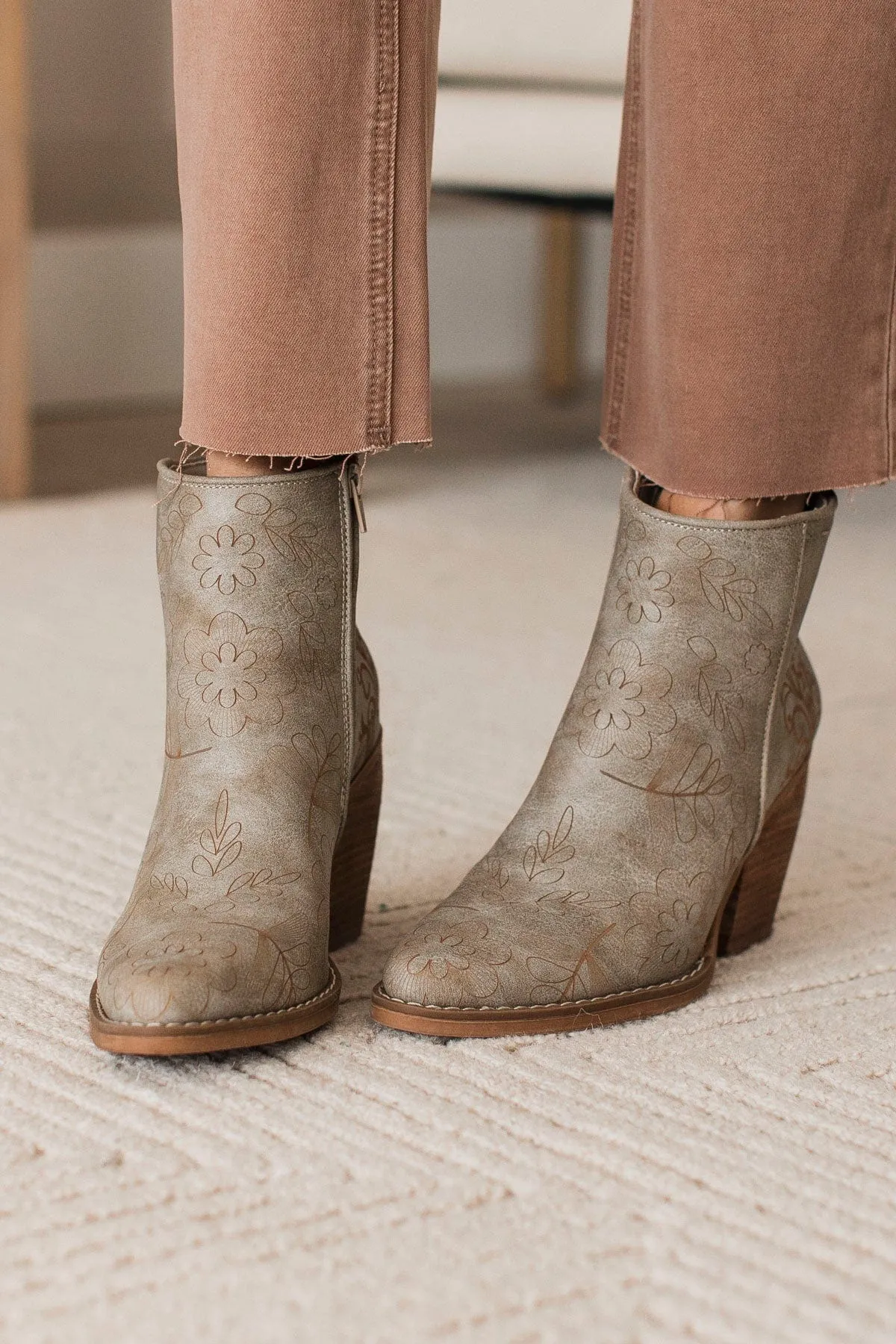 Very G Sophia Boots- Cream